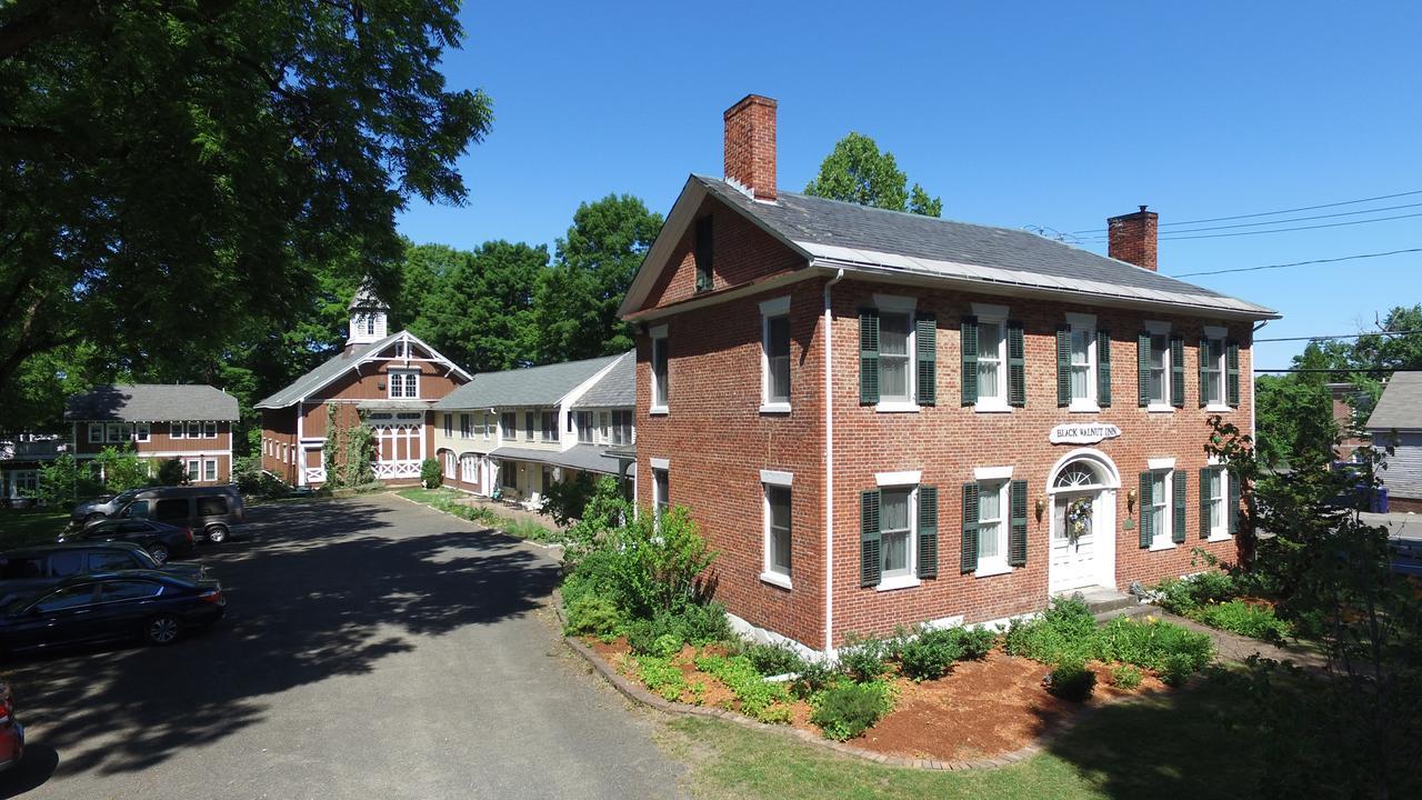 The Black Walnut Inn Amherst Exterior photo