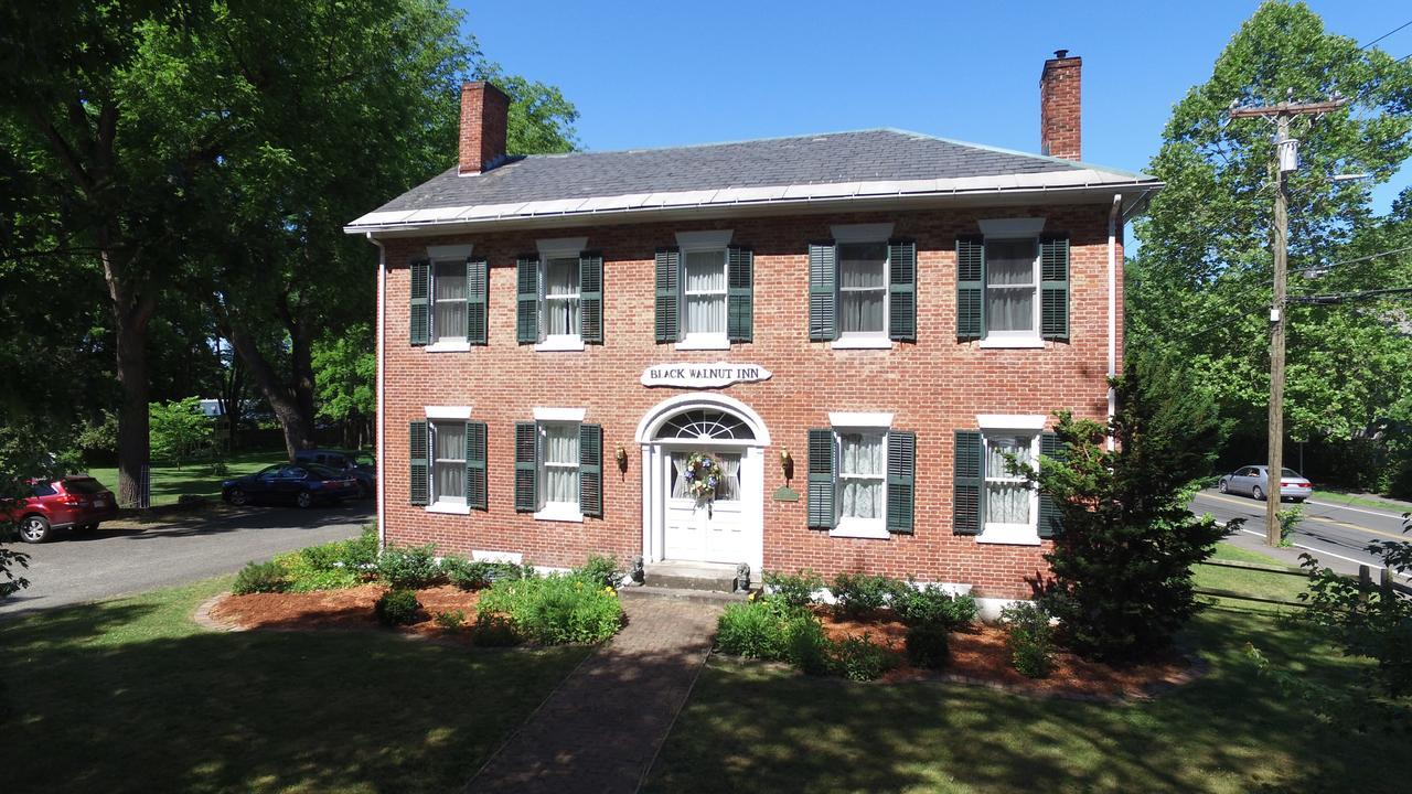 The Black Walnut Inn Amherst Exterior photo